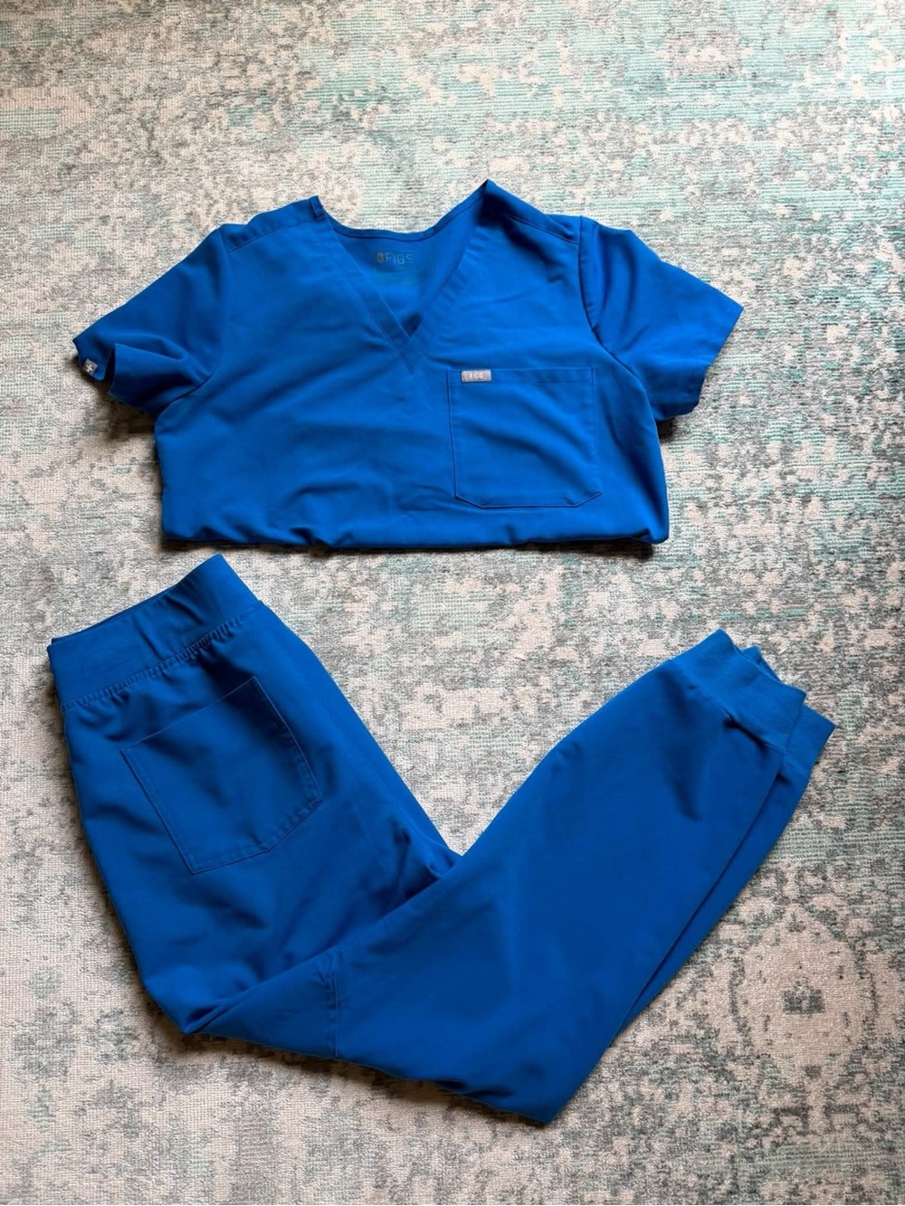 FIGS Women’s Royal Blue Catarina Scrub Top and High Waisted Zamora Jogger Set